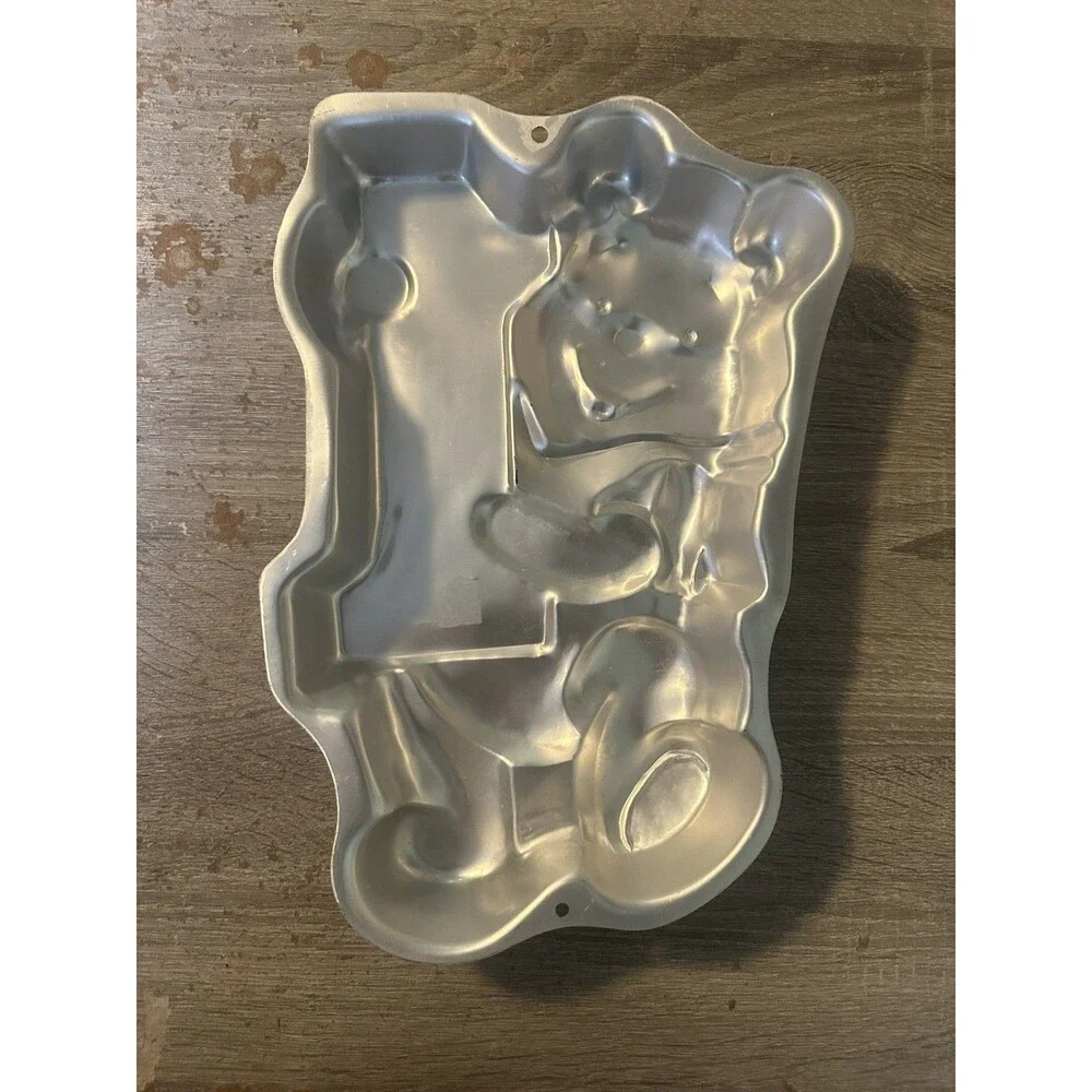Wilton Disney 1998 Winnie the Pooh 1st Birthday Aluminum Cake Pan Mold